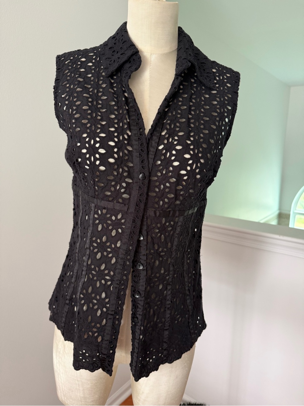 Cache Black Sleeveless Eyelet Button-Front Blouse